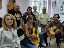 Представники облдержадміністрації зі студентами-гітаристами