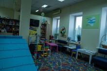 Дитяча кімната у гуманітарному хабі.
