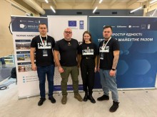 Начальник міської військової адміністрації Сергій Чаус,  фахівці управління ветеранської політики та молодь міста. На форумі «Простір Єдності».