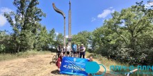Переселенці з Покровського району на велосипедах відвідали та вшанували пам'ять загиблих в 1944 році мешканців села Завонє