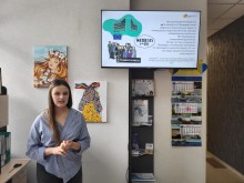 Тренерка нетворкінгу розповідає теоретичну частину про ЄС