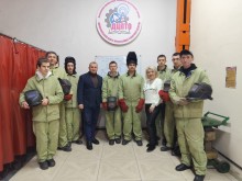 Учні Краматорського центру професійно-технічної освіти проходять практичне навчання мистецтва зварювання.