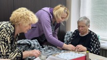 Переселенки шиють адаптивний одяг