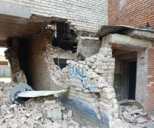 Зруйнована багатоповерхівка після ворожого обстрілу