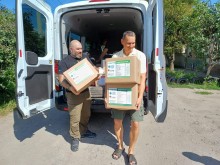 Розвантаження гуманітарної допомоги представниками облдержадміністрації.