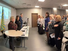 Учасники засідання під час гімну України