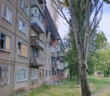 Пожежа у багатоповерхівці після ворожого обстрілу