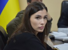Олександра Журавель бере участь у засіданні з керівництвом громад