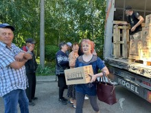 Представники Благодійної організації Благодійного фонду «GLOBAL EMPOWERMENT MISSION» GEM на постійній основі забезпечують мешканців Донеччини продуктовими наборами та питною водою, самостійно доставляючи допомогу у найвіддаленіші куточки області