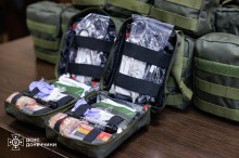 Відкриті аптечки, передані рятувальникам