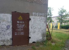 Символи спротиву "Жовта Стрічка" на трансформаторній підстанції у тимчасово окупованому місті Донеччини.