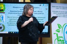 Директор департаменту соціального захисту Донецької облдержадміністрації Олена Токарева передала Подяку облдержадміністрації
