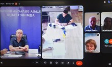 Ігор Бойко слухає доповідь онлайн від керівництва Добропільської громади