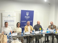 Учасники засідання під час обговорення питань.