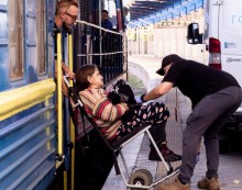 Переміщені особи евакуюються з Донеччини