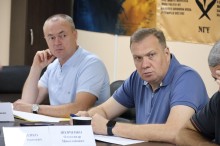 Ігор Бойко та Олександр Шевченко під час засідання Ради оборони Донецької області