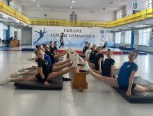 Спортсменки з Донеччини відпрацьовують нові змагальні композиції, вдосконалюють технічну підготовку