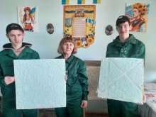 Майбутні маляри-штукатури, здобувачі освіти Торецького професійного ліцею, під час виробничої практики