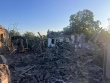 Будинки в приватному секторі, зруйновані вщент російською авіабомбою.