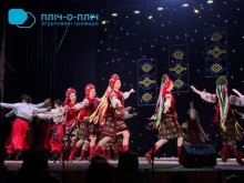 Виступ творчого колективу в національних костюмах