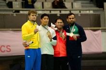 Український спортсменками разом з суперниками тримає медалі