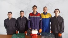 Майбутні автослюсарі, учні Торецького професійного ліцею під час виробничої практики.