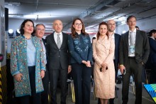 Прем’єр-міністр України Юлія Свириденко разом із Міністром у справах ветеранів України Наталією Калмиковою, главою НБУ Андрієм Пишним, Посолкою ЄС в Україні Катаріною Матерновою та Головою ЄБРР Франсісом Маліжем