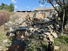 Зруйнована житлова будівля після ворожого обстрілу