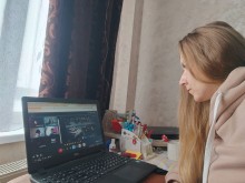 Учасниця просвітницької лекції