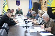 Вадим Філашкін головує під час засідання Ради оборони Донецької області