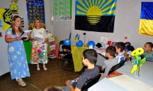 Діти взяли участь у пізнавальній бесіді з історії встановлення свята та вікторині «Є така держава – Україна» , де кожен міг поглибити свої знання про звичаї та традиції українців на базі гуманітарного хабу Мар’їнської МВА у м. Жовті Води