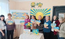 Мешканці Донеччини взяли участь в обласній акції «Дякуємо серцем», присвяченій Захисникам і Захисницям, а створені власними руками обереги, як частинку тепла й вдячності, передали нашим героям.