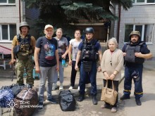 Рятувальники групи "Фенікс" та група дружківчан, які погодились на евакуацію