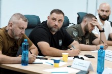 Учасники зустрічі обговорюють поширення інфокампанії щодо рекрутингу молоді в області.