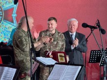 Медики з «Азова» Євген Діденко та Андрій Темногоров з нагородами.