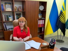 В.о. голови Краматорської райдержадміністрації Вікторія Набокова в яскраво-червоній сукні бере участь в онлайн-нараді