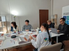 На засіданні обговорюють основні напрями проведення Міжнародної акції «16 днів проти насильства» в Донецькій області