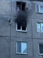 Вікно квартири, де була пожежа після ворожого обстрілу.