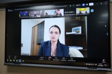 Представниця міністерства, онлайн.