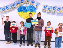 На майстер - класі ««Карта України» діти створювали об’ємні аплікації