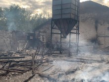 Господарчі споруди підприємства, по якому ворог наніс удар боєприпасами.
