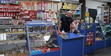 Подружжя Геращенко на роботі у новому магазині, відкритому у Дніпрі