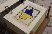 Сторінки книжки з вишитою мапою Донеччини