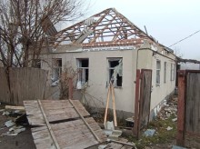 Зруйнований будинок після ворожого обстрілу