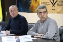 Ігор Бойко та Павло Челпих на нараді