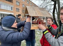 Учні Торецького професійного ліцею проходять психосоціальне розвантаження, майструючи годівнички для птахів