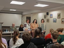 Лілія Денисова, науковий керівник Чалої Бьянки, під час нагородження вчителів на міжнародному конкурсі "Уроки війни та Голокосту - уроки толерантності".