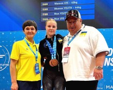 Спортсменка з Донеччини та її тренери