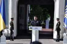 Володимир Зеленський виступає перед нагородженням