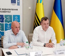 Перший заступник голови Донеччини Юрій Винокуров та призначений Владислав Лаврик, голова Волноваської районної державної адміністрації.
